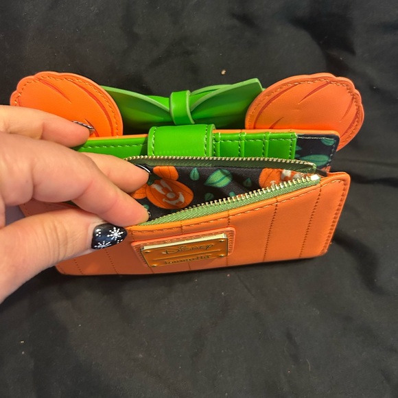 Disney Loungefly Halloween Minnie wallet - Picture 5 of 5